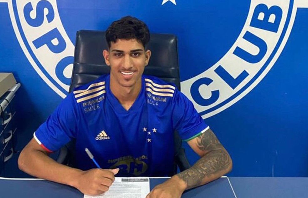 Cruzeiro renova contrato com importante jogador do clube Zeiro