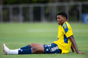 Cruzeiro confirma permanência de Vitor Leque