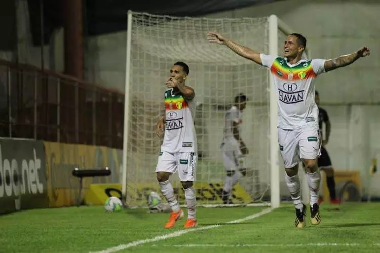 santoscap4-1024×569