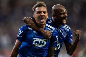 Cruzeiro bate Pouso Alegre no Mineirão e se aproxima do rival na liderança. (Foto: Twitter do Cruzeiro)