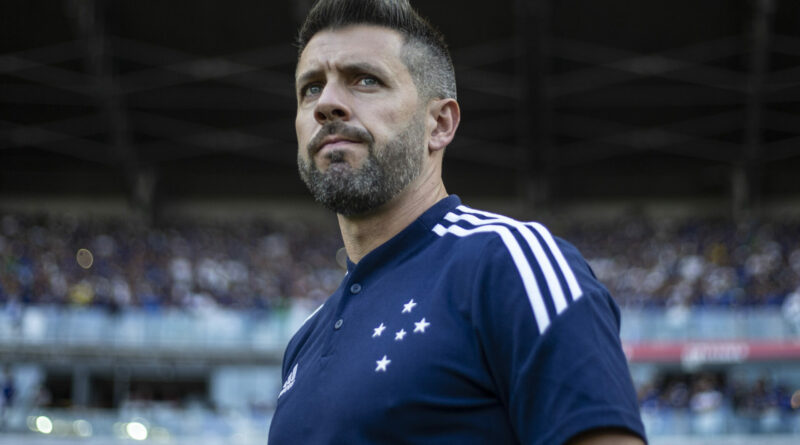Paulo Pezzolano, técnico do Cruzeiro