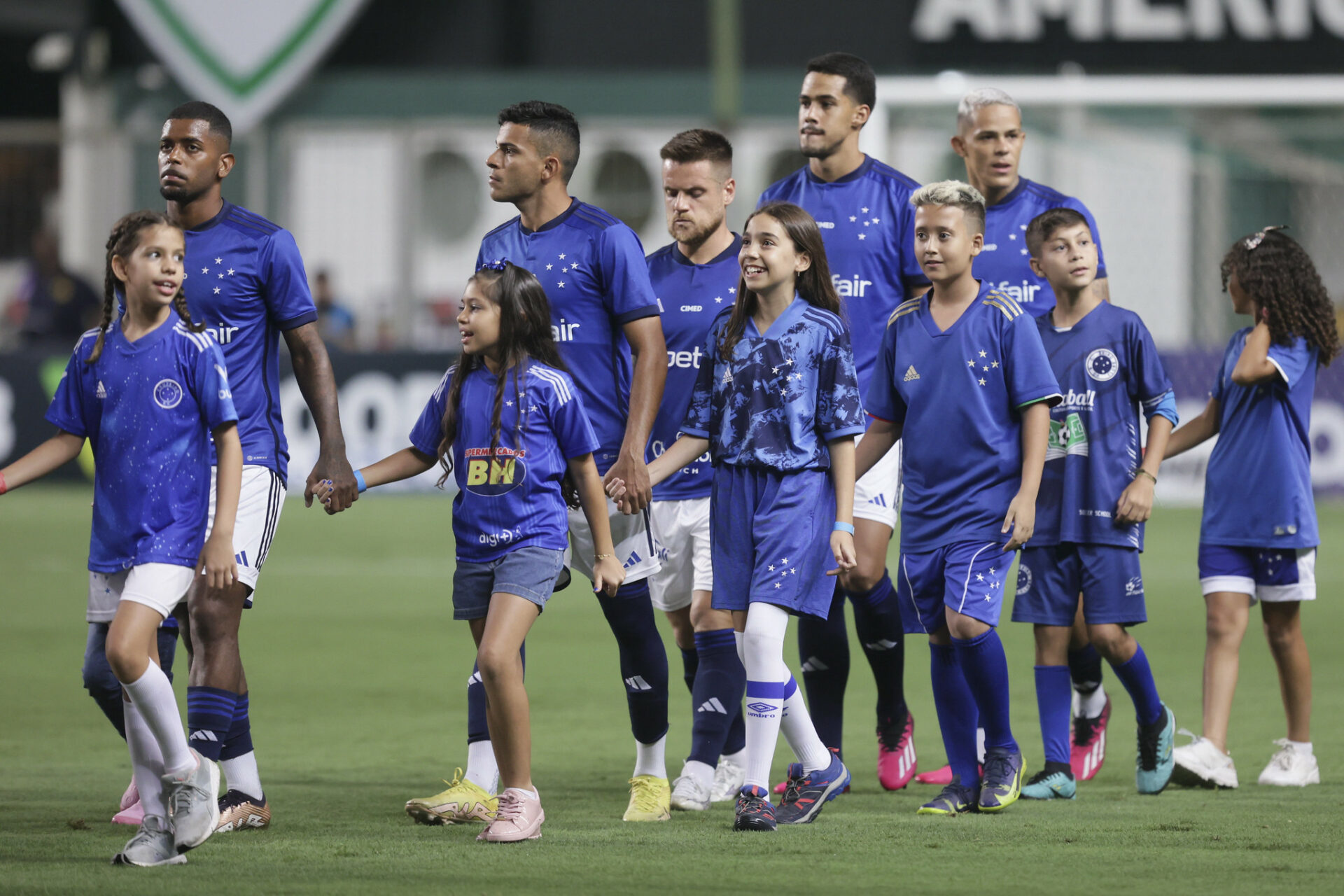 Cruzeiro renova contrato de Kaiki, lateral convocado para a seleção sub-20