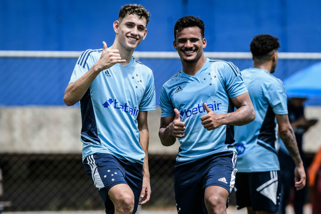 Cruzeiro renova contrato de Kaiki, lateral convocado para a seleção sub-20