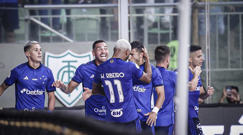 Wesley tem tarde de herói, e Cruzeiro vence o Santos no Brasileiro