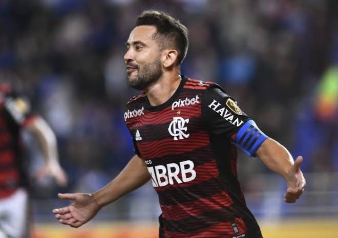 Grêmio monitora a situação de Everton Ribeiro, do Flamengo