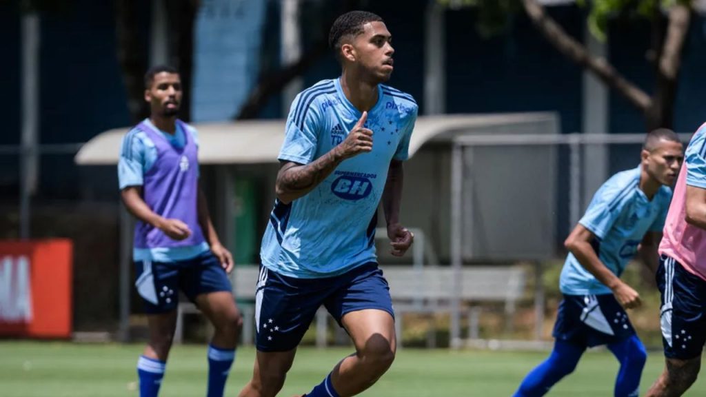 Ruan Santos em treino no Cruzeiro. Foto: Gustavo Aleixo