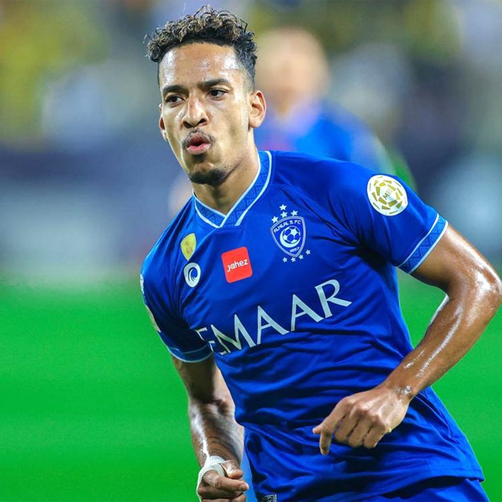 Leicester assina com James Justin até 2024