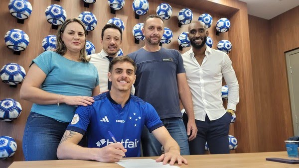 Weverton acerta renovação do contrato com o Cruzeiro — Foto: Arquivo pessoal