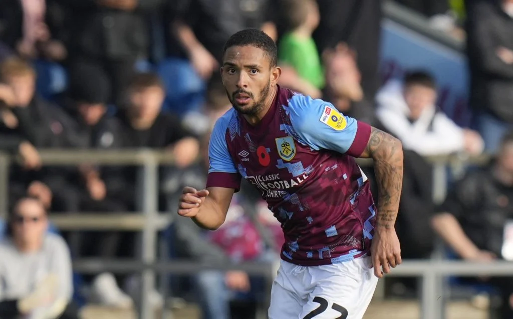 Ex-Cruzeiro é campeão da Championship pelo Burnley e sonha com a Premier  League