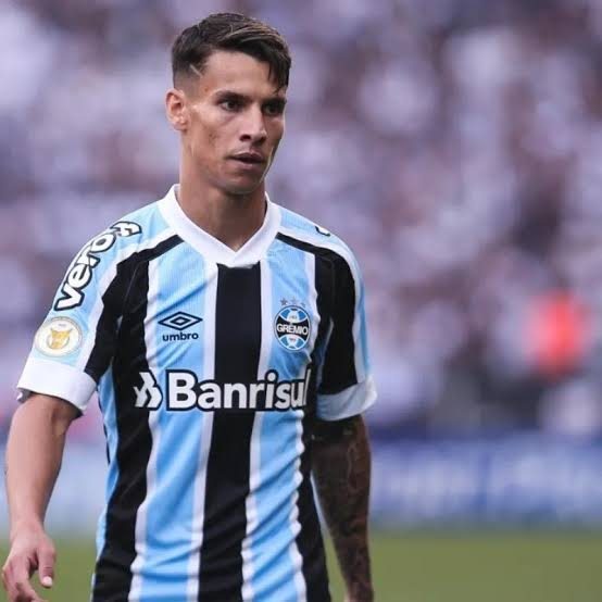 Cruzeiro fecha o cerco e quer atacante do Grêmio que humilhou o Inter