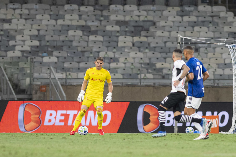 Wesley quebra jejum e dedica gol a jogador que se lesionou no Cruzeiro