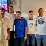Reforços do Cruzeiro tiraram foto com Pedro Lourenço em um dos camarotes do Mineirão / Foto: Divulgação/Cruzeiro