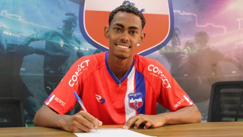 Antes do acerto com o Cruzeiro, Gabriel Marcelino renovou com o Boston City até 2027. — Foto: Talles Avelino/Boston City