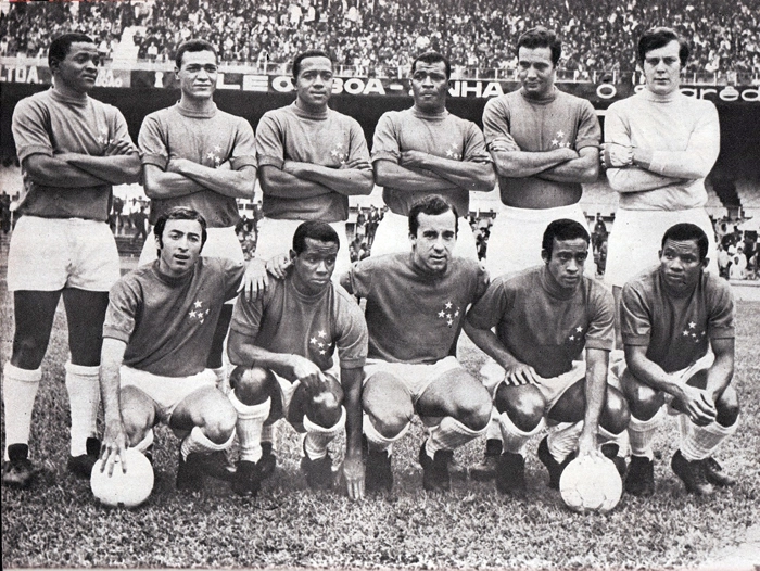 Cruzeiro: Em pé: Zé Carlos, Neco, Darci, Pedro Paulo, Procópio e Raul. Agachados: Natal, Evaldo, Tostão, Dirceu Lopes e Rodrigues. Legenda e foto reproduzidas do blog Tardes de Pacaembu