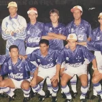 Cruzeiro campeão mineiro de 1994 com Ronaldo Fenômeno em início de carreira. O time estrelado levantou o caneco com 17 vitórias, cinco empates e nenhuma derrota. Ronaldo foi o artilheiro com 22 gols em 22 jogos. Em pé vemos Paulo Roberto, Dida, Célio Lúcio, Rogério Lage, Luizinho e Nonato; agachados estão Ademir, Ronaldo, Catê, Luiz Fernando e Roberto Gaúcho. Fonte: Cruzeiro