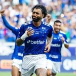 Gabigol comemora gol do Cruzeiro contra o América-MG — Foto: Fernando Moreno/AGIF
