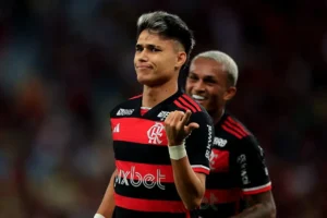 Cruzeiro deve recuar em negociação por Luiz Araújo após impasse com o Flamengo