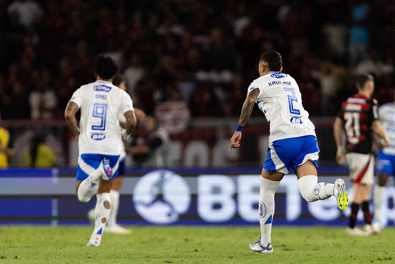 Gabigol em ação contra o Flamengo