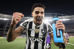 Volante Gregore responde sobre o Cruzeiro. Foto: Vítor Silva/Botafogo