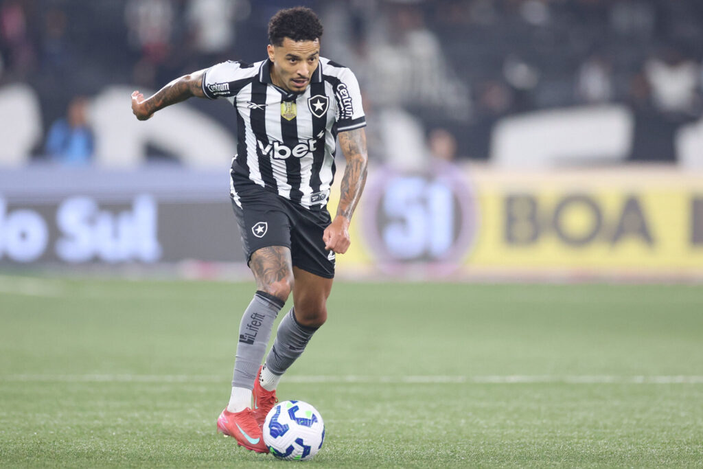 Volante Gregore responde sobre o Cruzeiro. Foto: Vítor Silva/Botafogo
